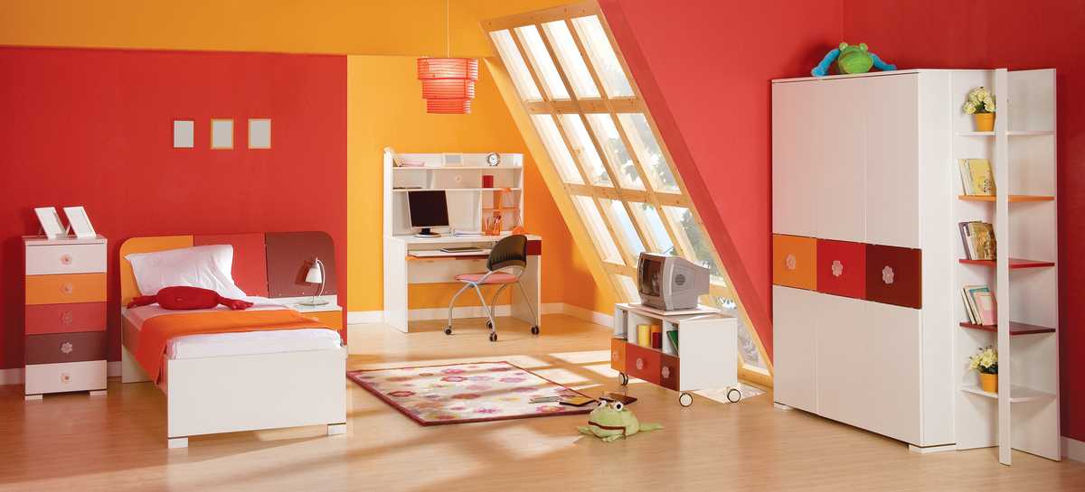 Red and yellow kids' bedroom