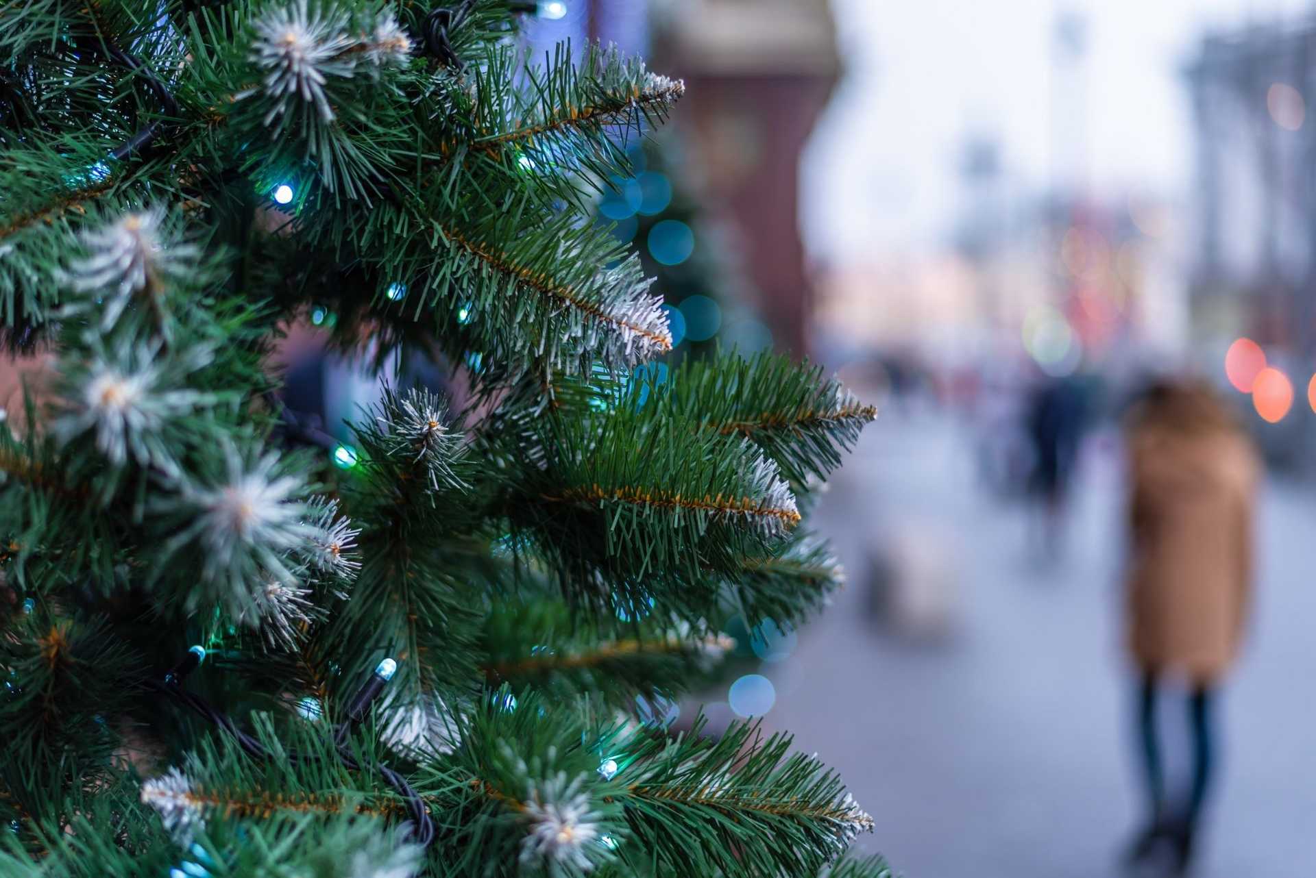 the best time to buy an artificial christmas tree