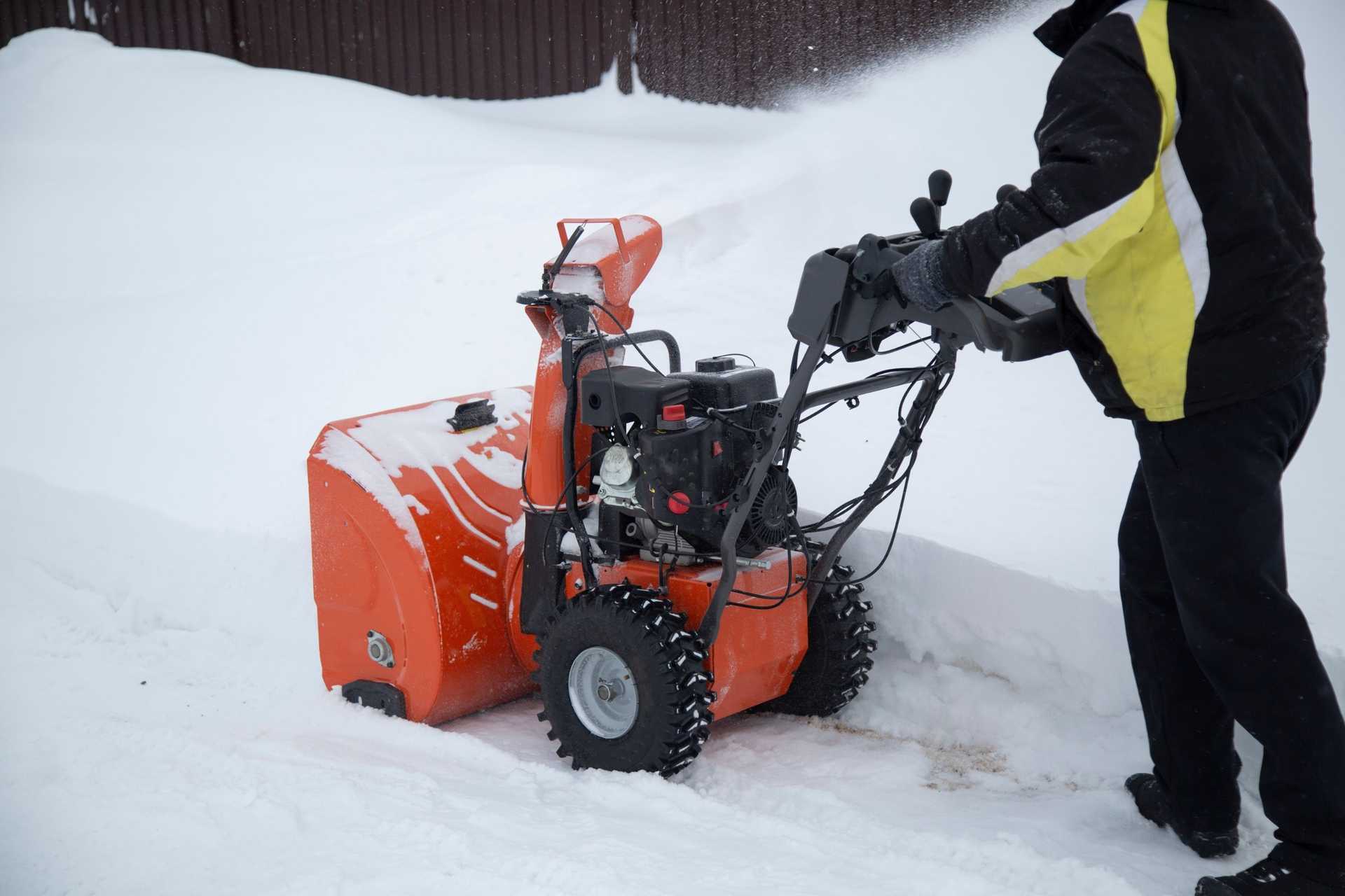 the best time to buy a snow blower