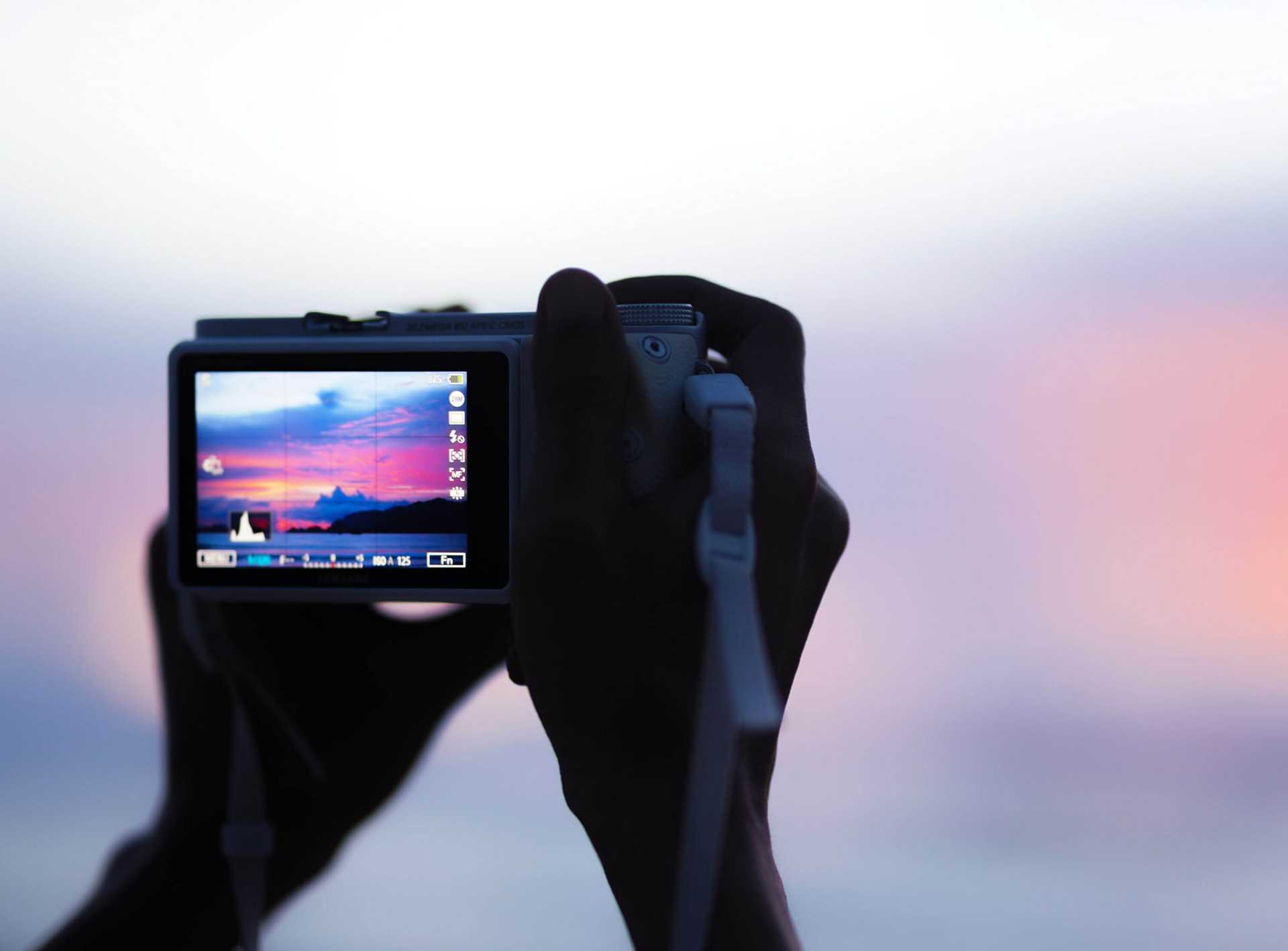 the best time to buy a digital camera
