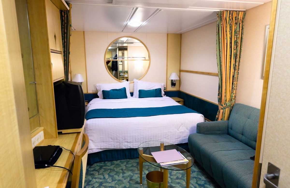 Cruise ship cabin