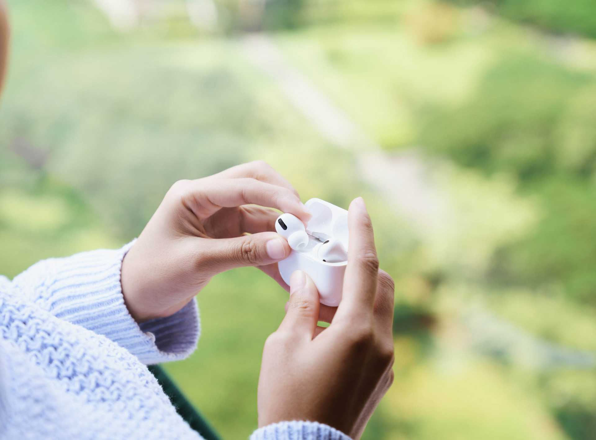 the best time to buy earbuds